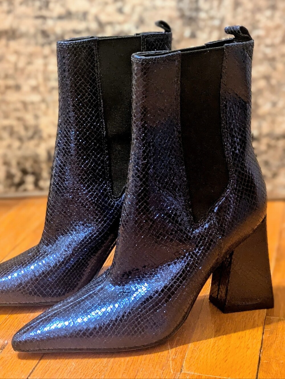 NWOT Women's Size 6 Marc Fischer Boots Kylynn Chelsea Boots in Metallic Blue